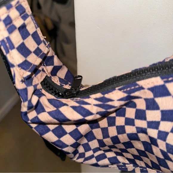 BAGGU navy and tan trippy checker mini crescent - Picture 2 of 3